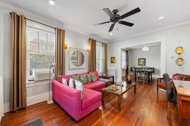 Building Photo - 536 Hawthorne Ln