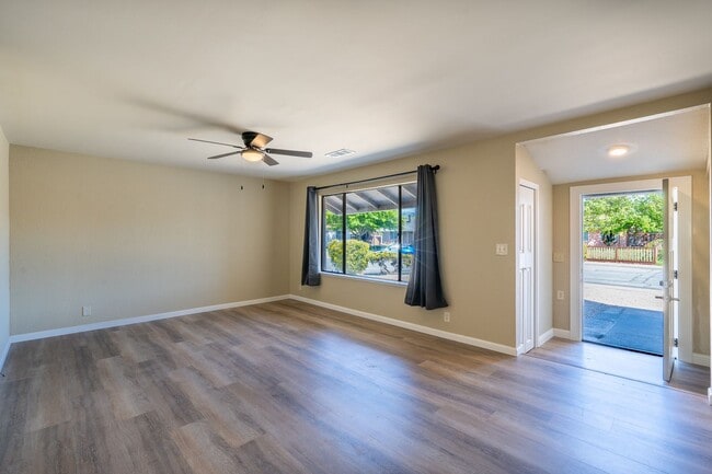 Building Photo - 1525 Jasmine Way