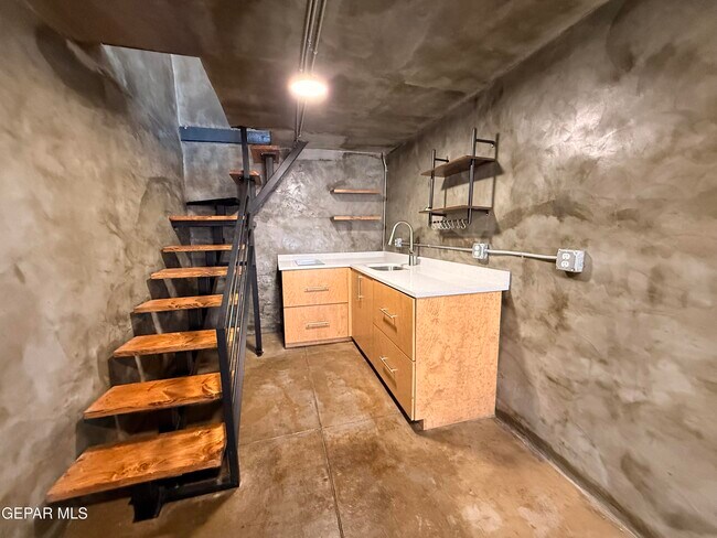 Building Photo - 2700 Federal Ave