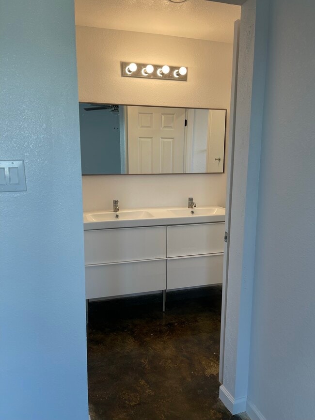 Building Photo - 410 Sugar Haven