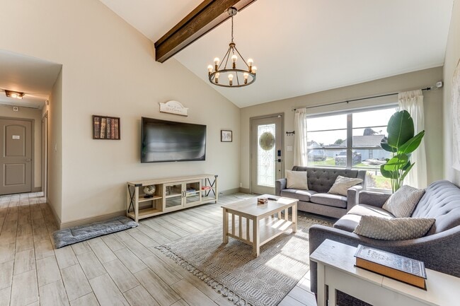 Building Photo - 128 Loredo Ln