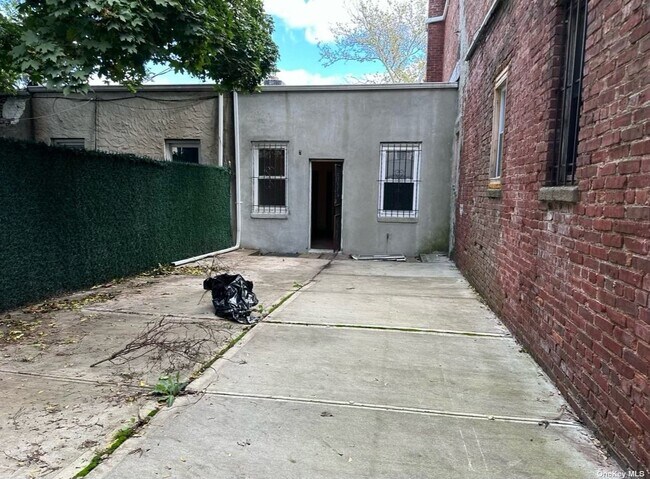 Building Photo - 114-60 Van Wyck Expy