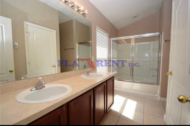 Building Photo - **Beautiful 2 bed, 2 bath Townhome in Magn...