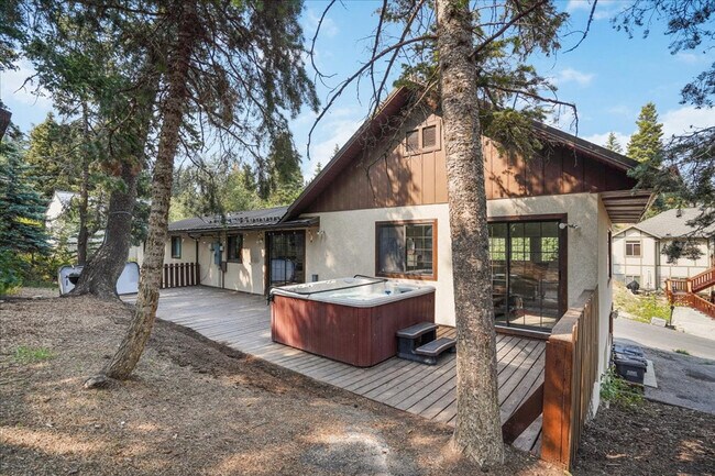 Building Photo - 540 Crestview Dr