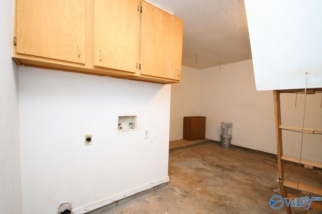 Building Photo - 105 Oakline Dr
