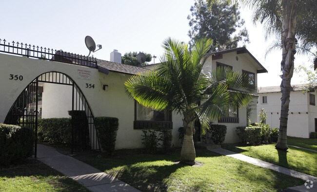 Primary Photo - 350-354 Spencer Ave