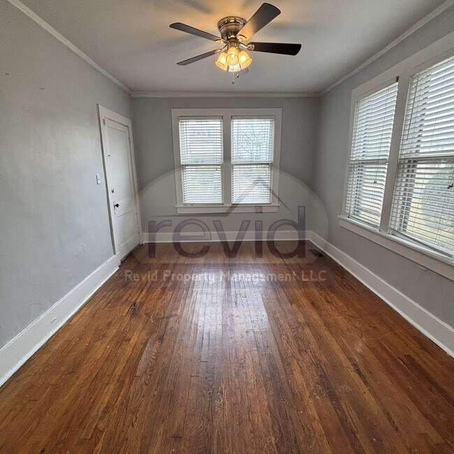 Building Photo - Move In Special! First Month Free!