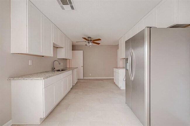 Building Photo - 2703 Cypress St