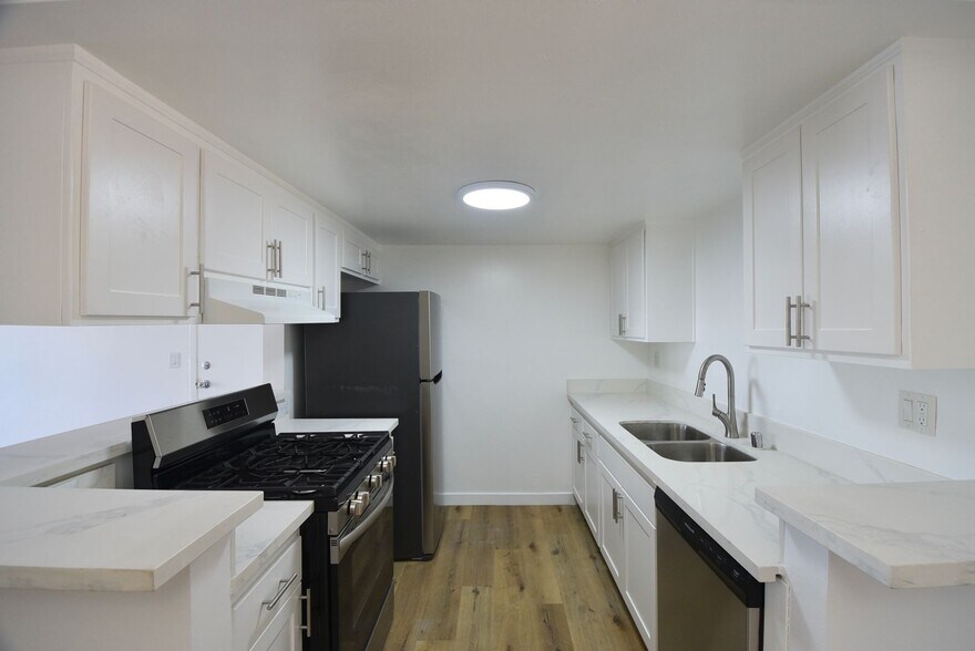 Building Photo - 6401 Riverton Ave