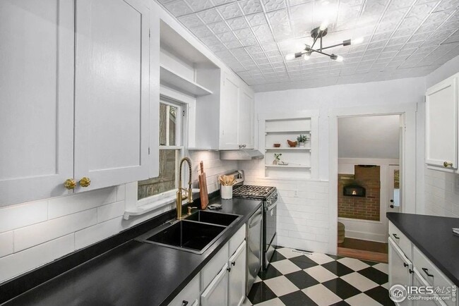 Building Photo - 1726 W Mulberry St