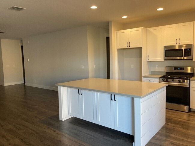 Building Photo - Practically new 4 bedroom home in Chino Valley!