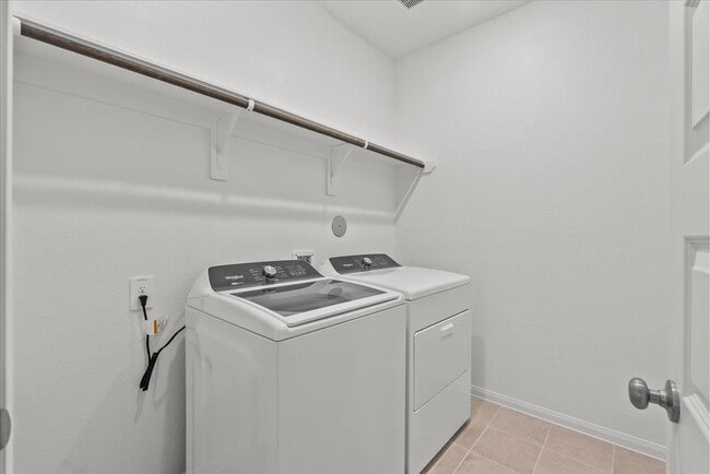 Building Photo - 700 Topwater Trl