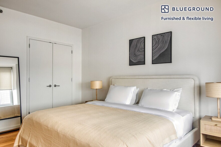 Building Photo - 635 W 42nd St