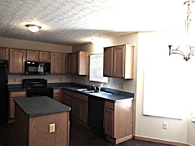 Building Photo - 7985 Meranda Dr