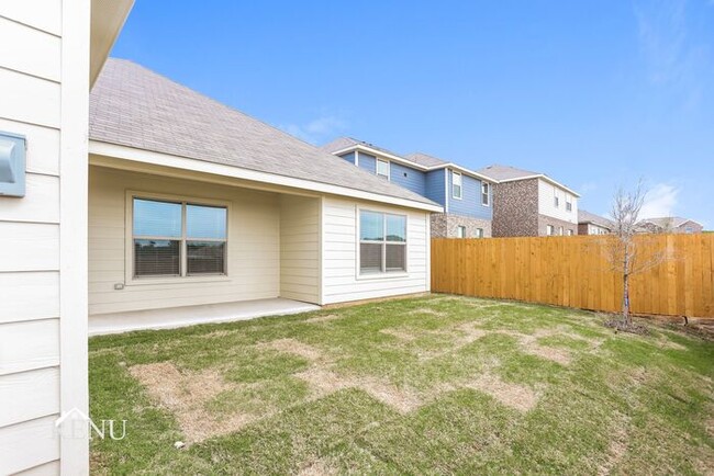 Building Photo - 332 Ridgeland Oak Dr