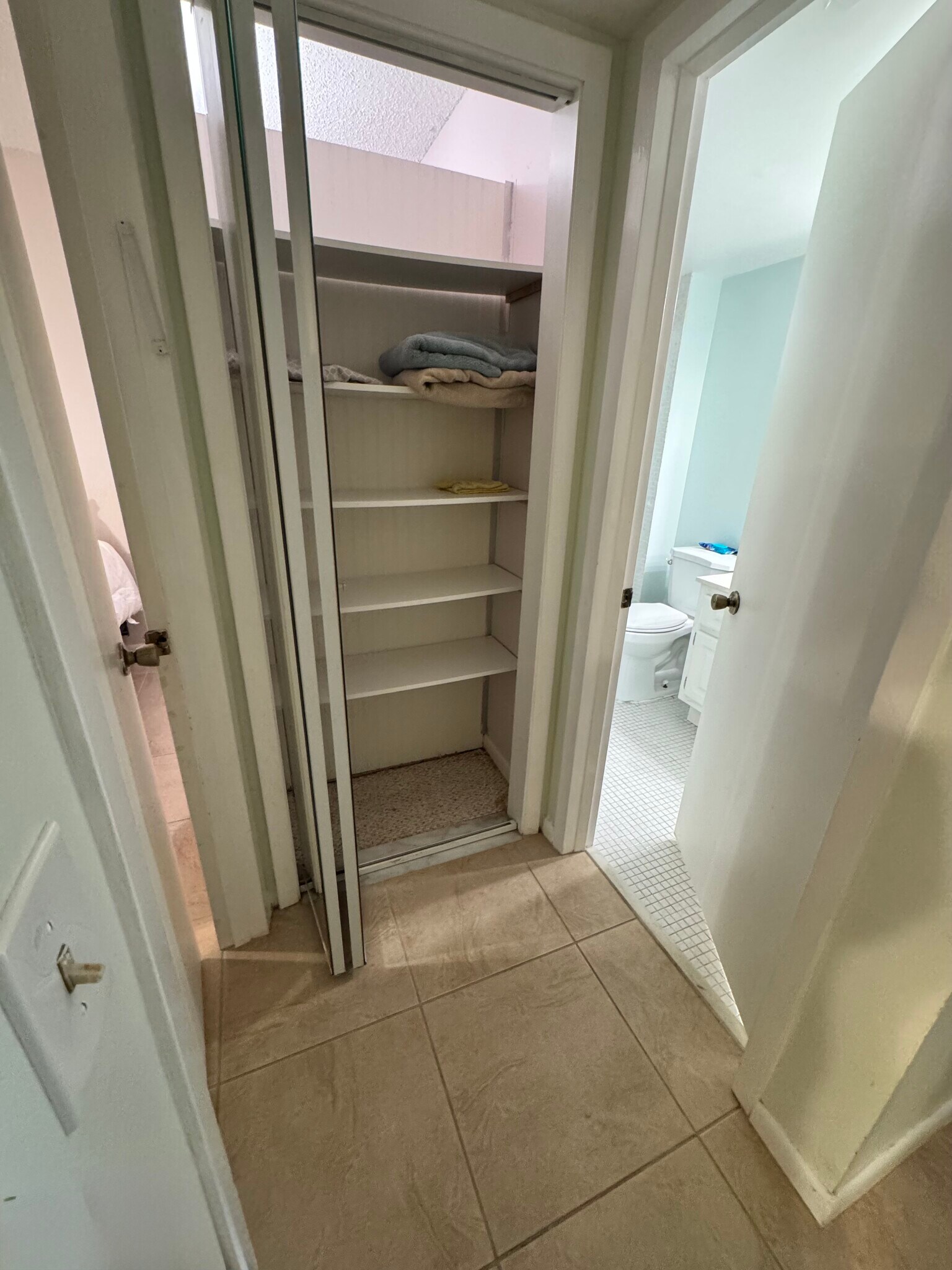 Building Photo - 4007 Yarmouth a