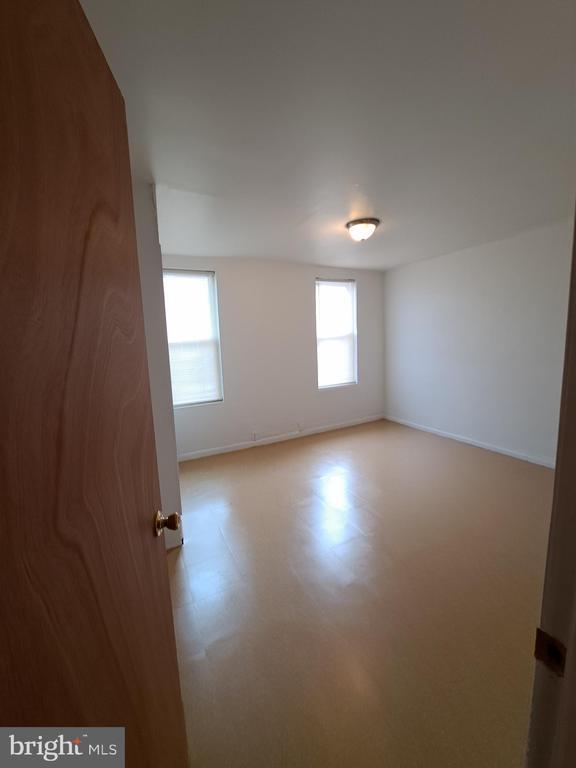 Building Photo - 528 Hart Ln