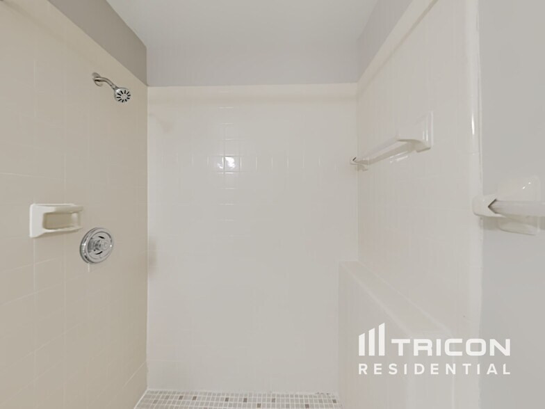 Building Photo - 1253 Ashworth Dr