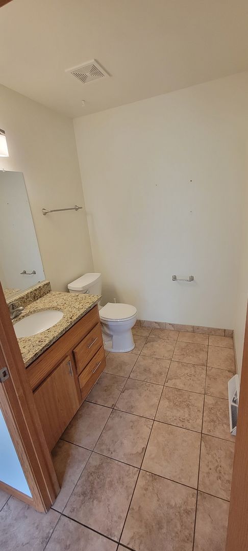 Building Photo - 219-219 Talon Pl