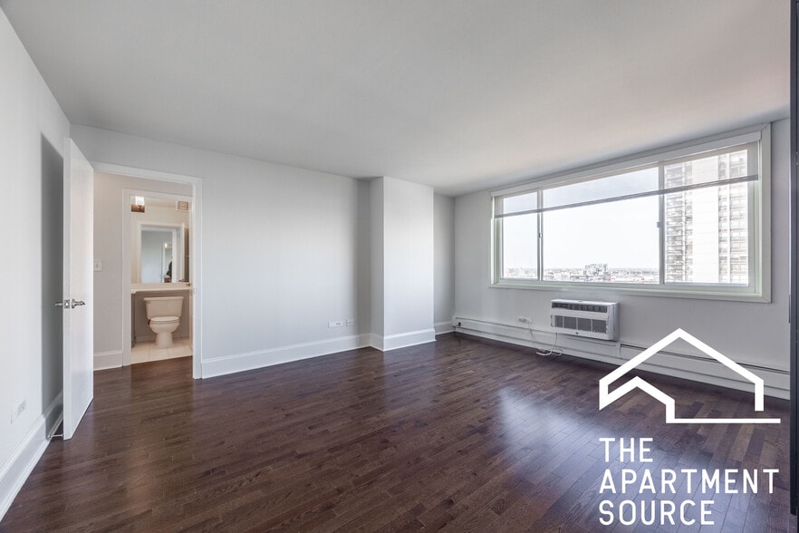 Building Photo - 1365 N Dearborn St