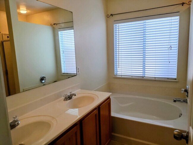 Building Photo - 13402 Asbury Vista