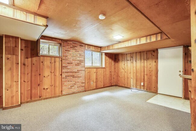 Building Photo - 2325 Highland Ave