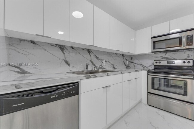 Building Photo - 2401 SW 102nd Ave