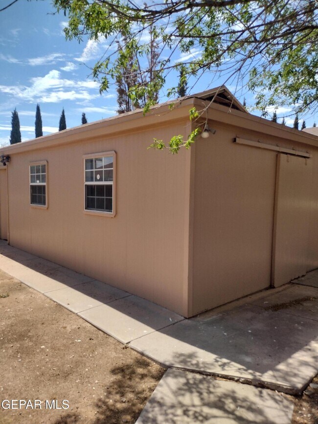 Building Photo - 4620 Loma Linda Cir