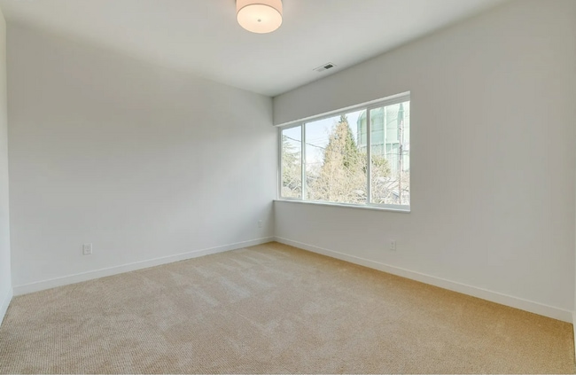 Building Photo - CRB2195