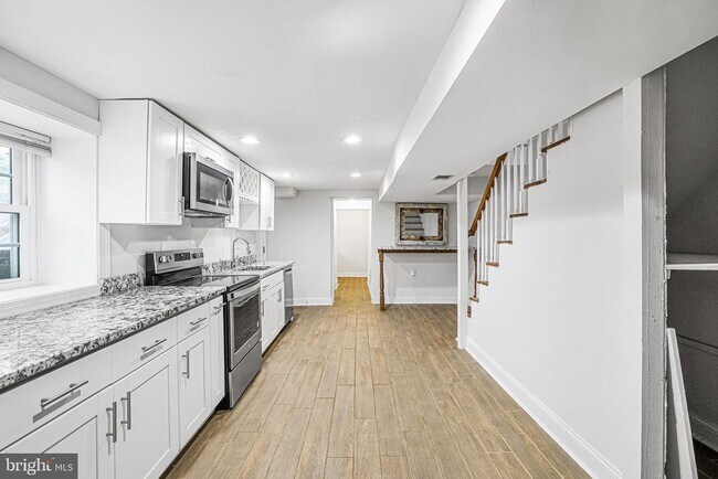 Building Photo - 3158 Westover Dr SE