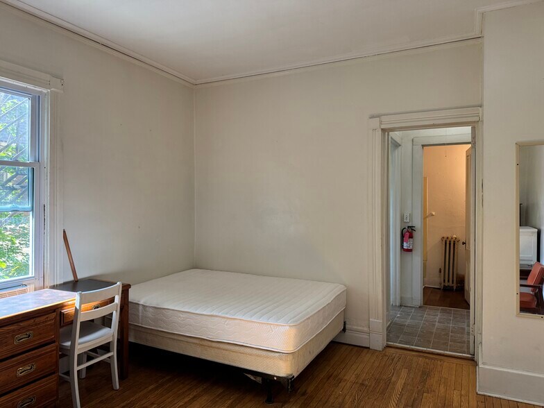 Building Photo - 210 Stewart Ave