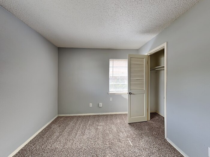 Building Photo - 1609 Parkhaven Dr