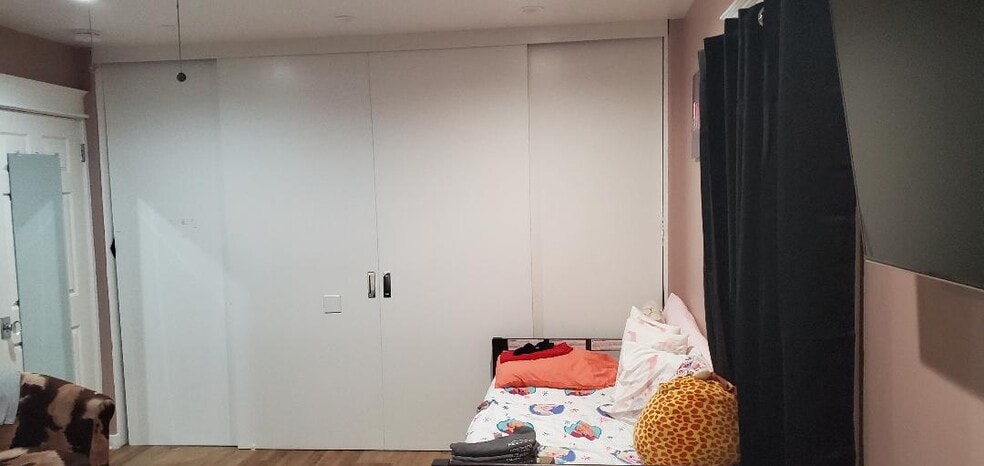 closet room # 1 - 1439 W El Segundo Blvd