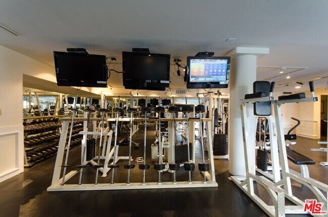 Building Photo - 1131 Alta Loma Rd