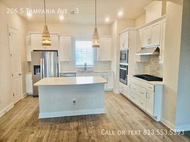 Building Photo - 206 S Tampania Ave