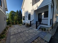 Building Photo - 154 Elm St