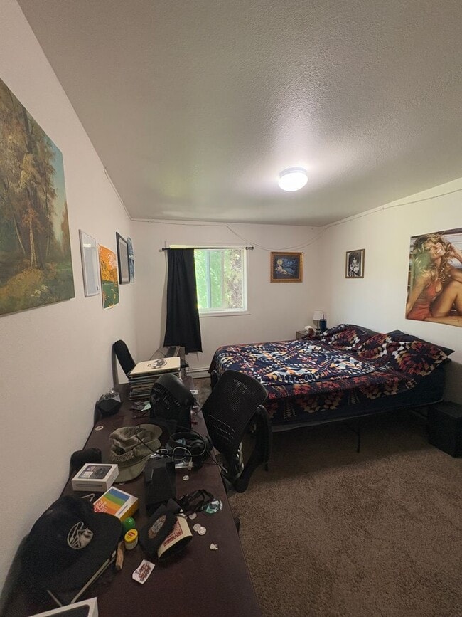 Building Photo - Classic 3 Bedroom 2 Bath Home with Attache...