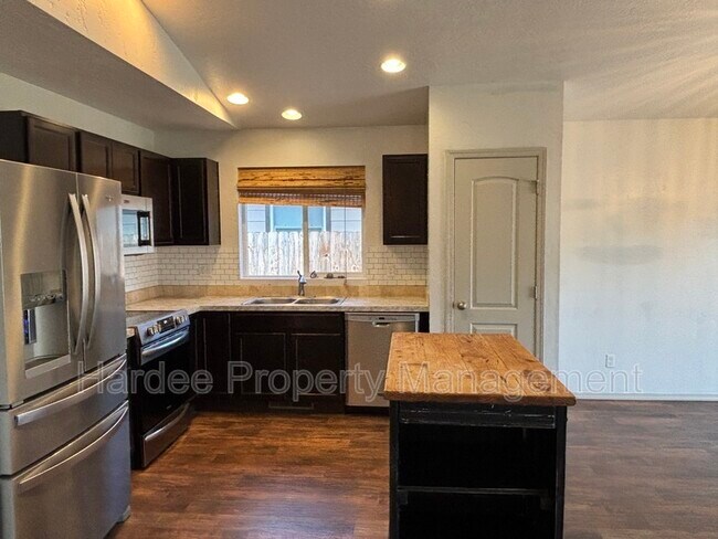 Building Photo - 8228 W Snohomish St