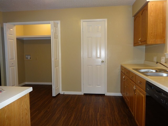 Building Photo - 407 Lazy Ln