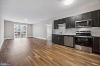 Building Photo - 1100 Crescent Wy