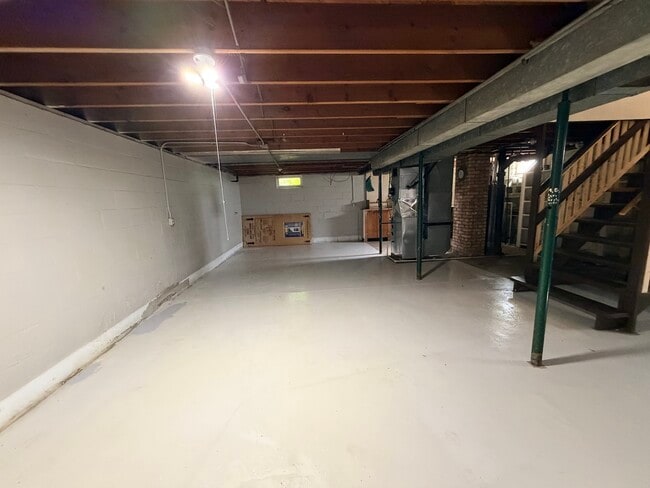 Building Photo - 1307 Highland Ave