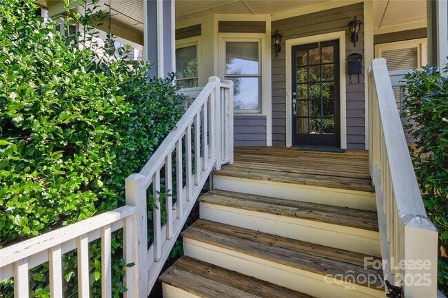 Building Photo - 909 Woodruff Pl