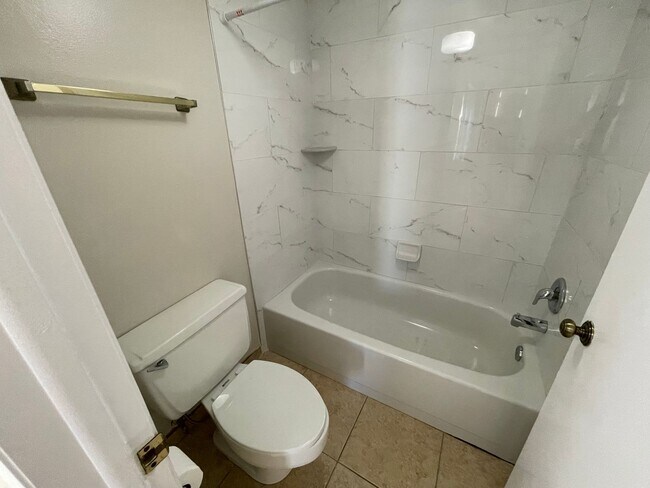 Building Photo - ANNUAL RENTAL - 1 BED / 1 BATH AT LAKEWOOD