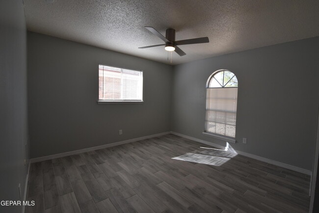 Building Photo - 1624 Vista Real Dr