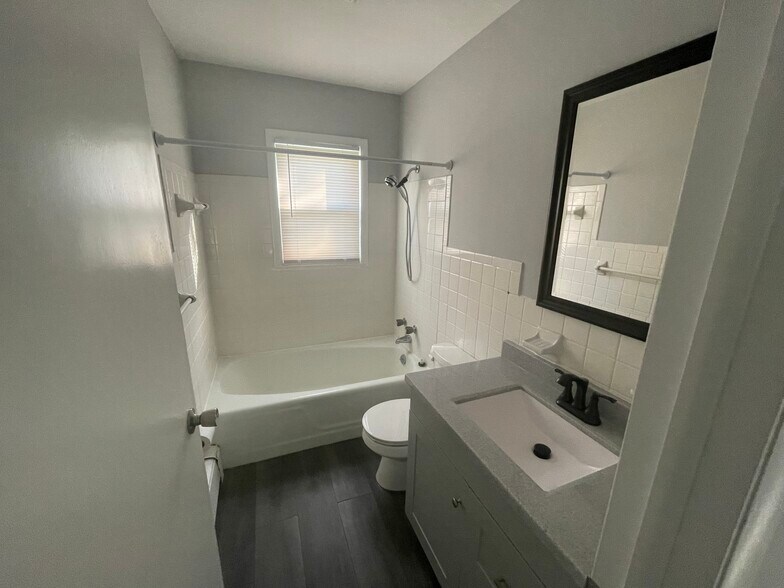 Bathroom - 14228 Telegraph Rd