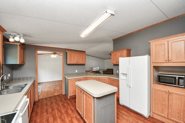 Building Photo - 16338 Hill Country Ct