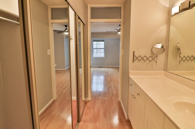 Building Photo - 10488 Parthenon Ct
