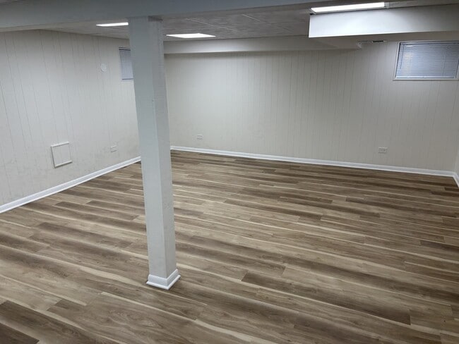 Building Photo - 2811 N Harvard Ave