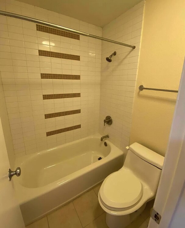 Building Photo - $2,900 - 2 Bedroom, 2 Bathroom Condo in the Heart of UTC La Jolla