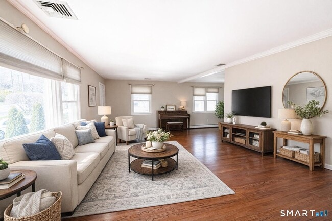 Building Photo - 732 Tunxis Hill Rd